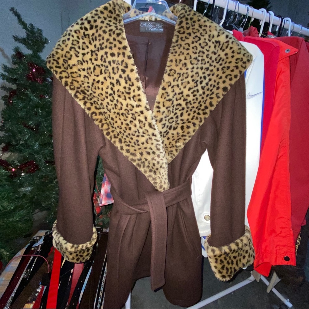 Beautiful brown w/animal print fur trim coat 12/14